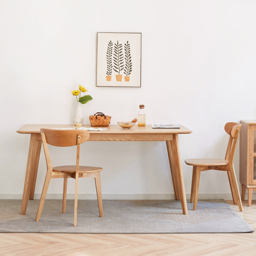 Solid Wood Simple Design Dining Chair with Solid Construction and Classic Profile